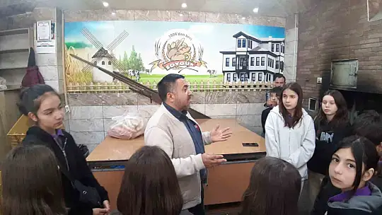 Mudurnu'da öğrenciler taş fırında fırıncılık mesleğini öğrendi