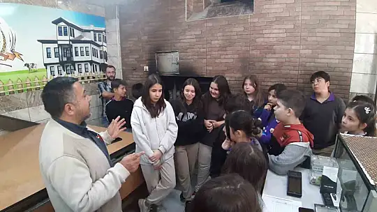 Mudurnu'da öğrenciler taş fırında fırıncılık mesleğini öğrendi