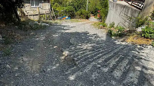 Muhtar ve köylünün yol çilesi