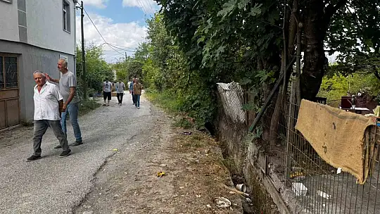 Muhtar ve köylünün yol çilesi
