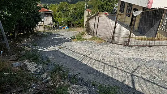 Muhtar ve köylünün yol çilesi