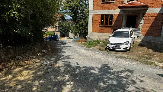 Muhtar ve köylünün yol çilesi