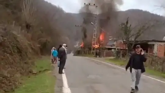 Mutfak tüpünden çıkan yangınla ev küle döndü