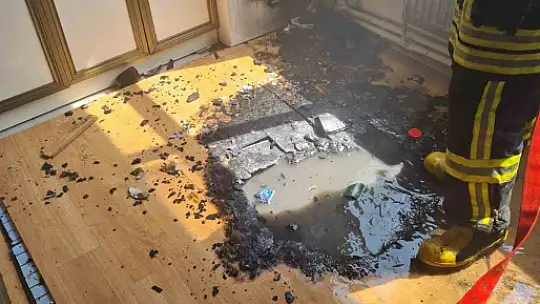 Mutfakta çıkan yangın evi küle çeviriyordu