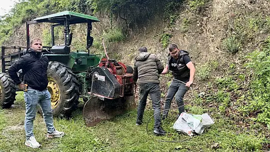 Nişanlı çifti ayıran kazada uçuruma yuvarlanan araç 7 saatlik çalışmayla çıkartıldı