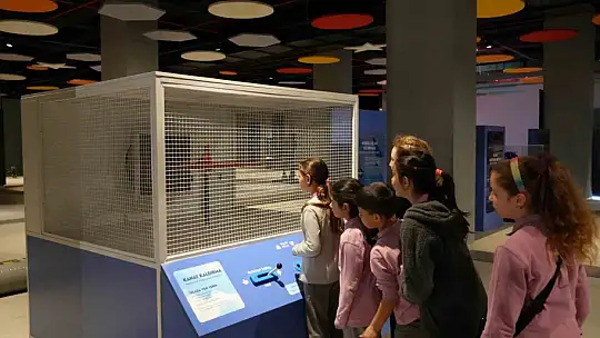 Öğrenciler bilimle tanıştırıyor