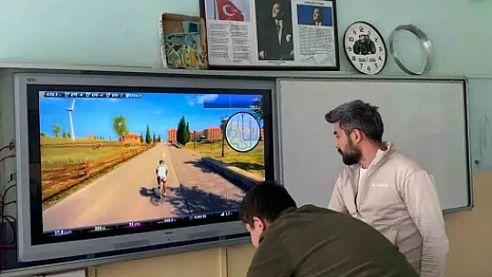 Öğrenciler bisiklet simülasyonuyla sanal ortamda pedal çevirdiler