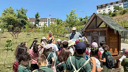 Öğrenciler botanik bahçesinde doğayı keşfetti