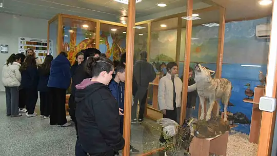 Öğrenciler hayvan müzesini ilgi ile gezdi