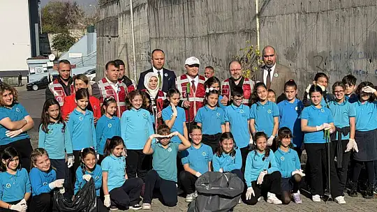 Öğrenciler hem eğlendi hem temizlik yaptı
