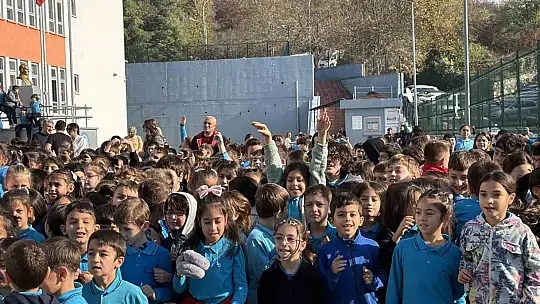 Öğrenciler hem eğlendi hem temizlik yaptı
