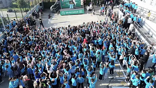 Öğrenciler hem eğlendi hem temizlik yaptı