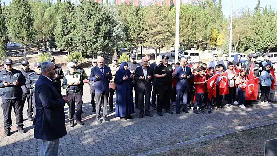 Öğrenciler Şehit Alican Öztürk'ün kabri başında dualarla andı
