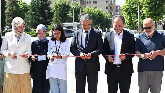 Öğrenciler tarafından yapılan resimler sergilendi