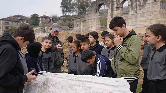 Öğrenciler tarihi dokuyu hayranlıkla inceledi