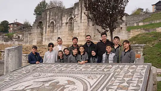 Öğrenciler tarihi dokuyu hayranlıkla inceledi