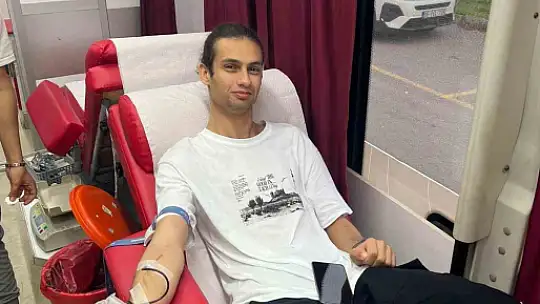 Öğrencilerden Kızılay'a kan bağışı