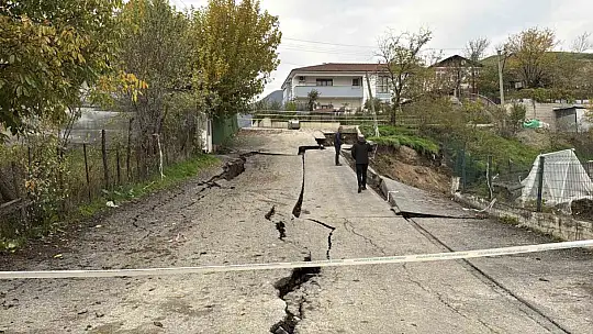 Okul inşaatının yanında çöken yol dronla görüntülendi