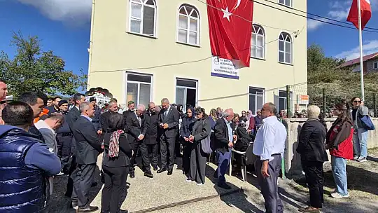 Okulda bıçaklı saldırıda hayatını kaybeden Eslem Sare, Bartın'da toprağa verildi