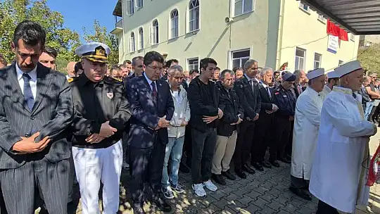 Okulda bıçaklı saldırıda hayatını kaybeden Eslem Sare, Bartın'da toprağa verildi