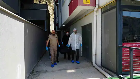 Öldürdüğü hamile eşinin cesediyle 10 gün aynı evde yaşadı