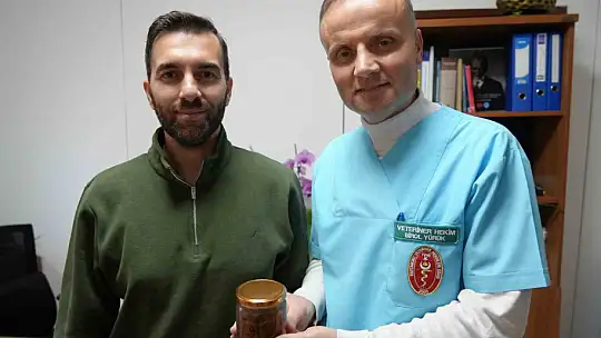 Ölmek üzere olan ineğin boğazından çıkartılan armut, üniversite öğrencilerine anlatılacak