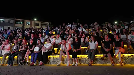 Önce film gösterimi, ardından söyleşi