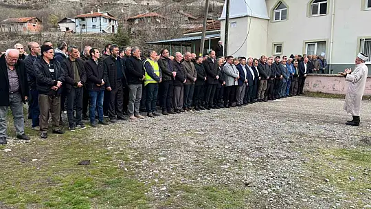 Onlarca kişinin mezar yeri taşınmıştı, gıyabi cenaze namazı kılındı