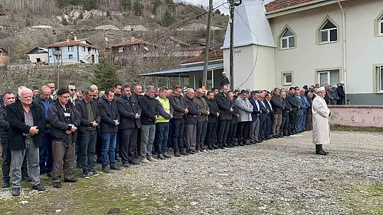 Onlarca kişinin mezar yeri taşınmıştı, gıyabi cenaze namazı kılındı