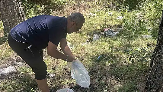 Ormana atılan cam şişeler hayrete düşürdü: Duyarsız kalmayan vatandaşlar tek tek topladı