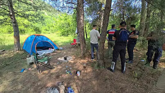Ormanda çadır kurup kamp yapan öğretmen kayboldu