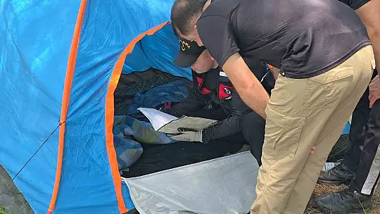 Ormanda çadır kurup kamp yapan öğretmen kayboldu