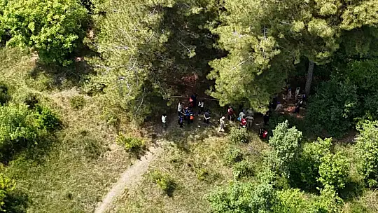Ormanda çadır kurup kamp yapan öğretmen kayboldu