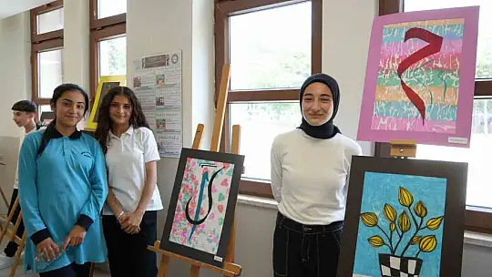 Ortaokul öğrencilerin atık malzemelerden yaptığı tasarımlar büyük ilgi gördü