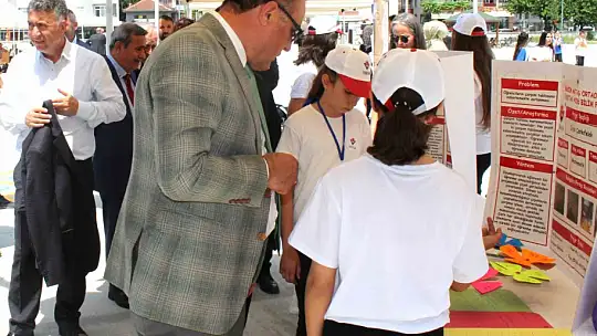 Ortaokul öğrencilerinin hazırladığı bilim projeleri sergilendi