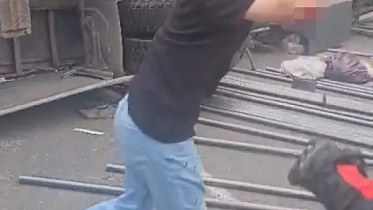 OSB yolunda kontrolden çıkan tır devrildi: 1 yaralı