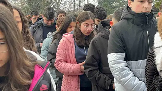 Otel faciasında yaşamını yitiren Lalin'in masası çiçeklerle donatıldı