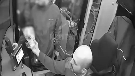 Otobüs şoföründen örnek davranış, iftara yetişemeyen yolculara yiyecek dağıttı