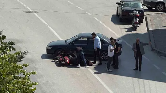 Otomobil ile çarpışan motosiklet sürücüsü yaralandı