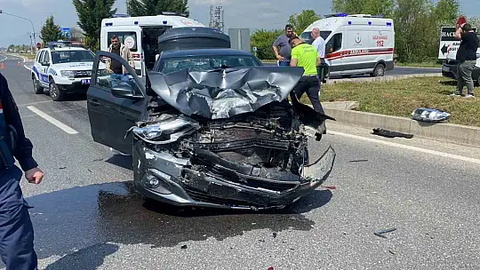 Otomobil ile hafif ticari araç çarpıştı: 2 yaralı