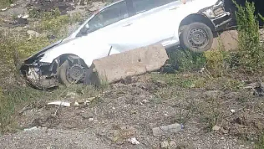 Otomobil köprüden uçtu: 2 yaralı