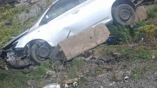 Otomobil köprüden uçtu: 2 yaralı