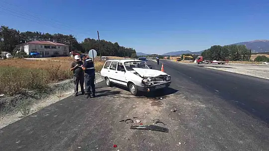 Otomobil kamyonete çarptı: 1 yaralı