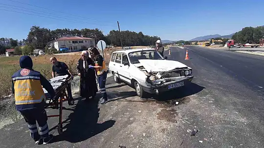 Otomobil kamyonete çarptı: 1 yaralı