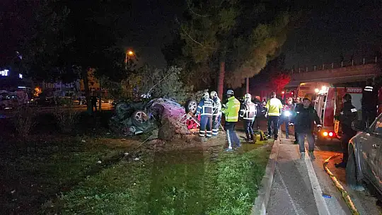 Otomobil, takla atarak çarptığı ağacı kökünden söktü: 1 ölü