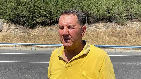 Otomobil, tırın altında metrelerce sürüklendi