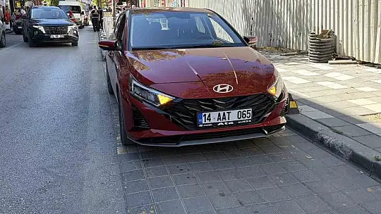 Otomobile çarpmamak için manevra yaptı, taş dubaya çarpıp savruldu