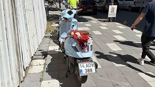 Otomobile çarpmamak için manevra yaptı, taş dubaya çarpıp savruldu