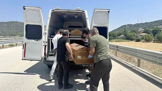 Otomobilin çarptığı bisikletli ağacın altında ölü bulundu