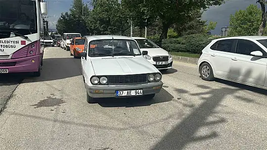 Otomobilin çarptığı kadın yaralandı